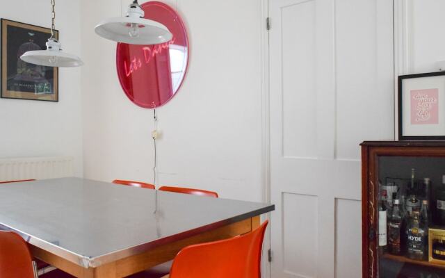 Stylish 2 Bedroom House In Nunhead With Garden