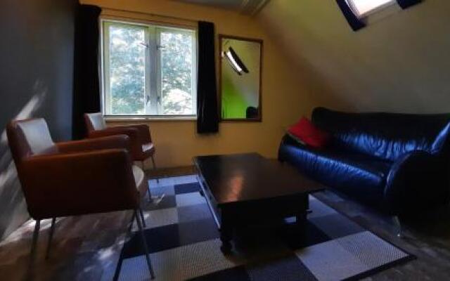 de Opkikker Riant vakantiehuis met jacuzzi in Giethoorn