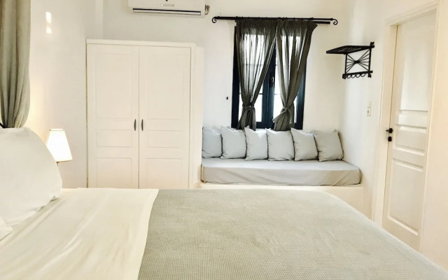 Sarakiniko View Studios