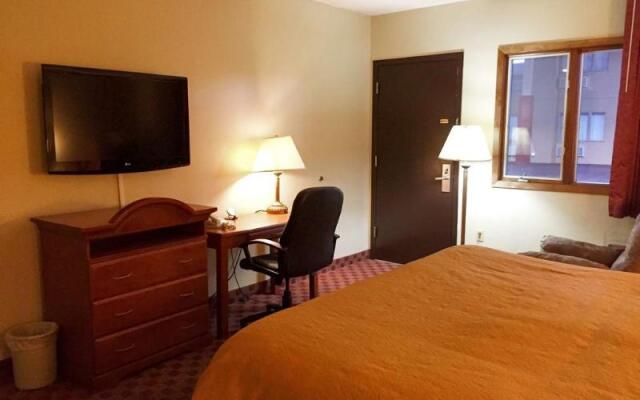 Badlands Inn & Suites