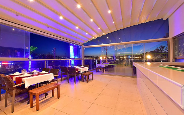 Tropicana Beach Apartments
