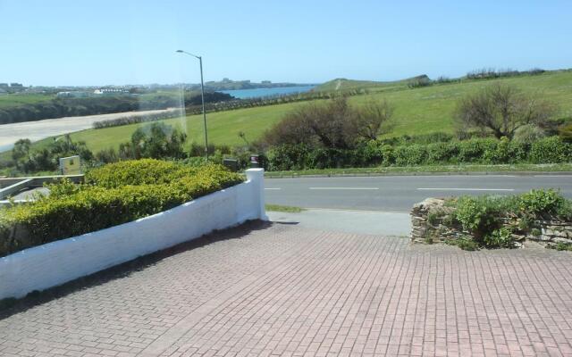 Rolling Waves Hotel - Guest house