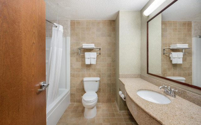 Quality Inn & Suites Fishkill South near I-84