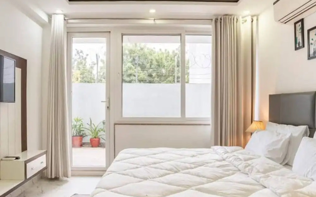 Medical Friendly 2 BR Near Fortis Parfait Street