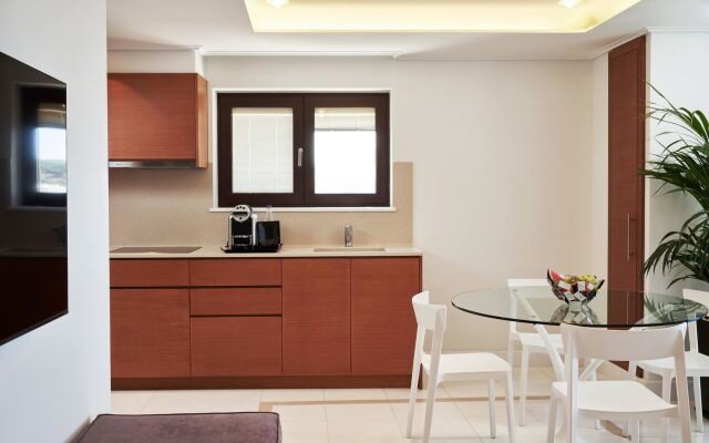 Bellevue On The Beach Suites
