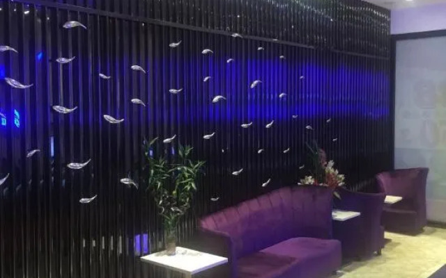 18 Boutique Hotel (Zhangzhou Qiloucheng Ligang Commercial Street)