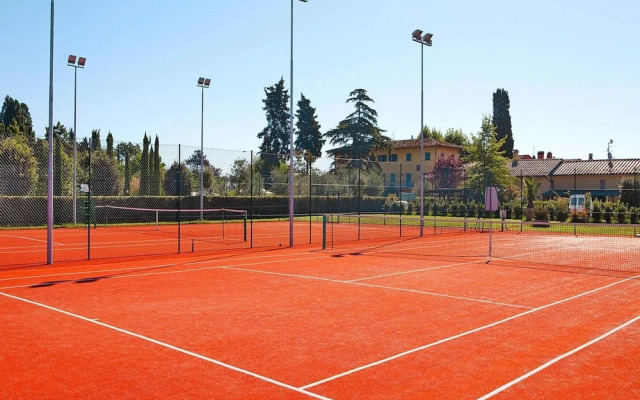 Apartment in Vinci With Pool and Wellness