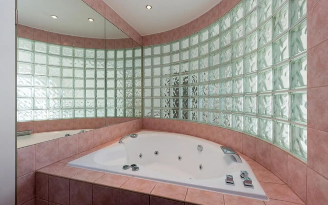 Panorama Dream Home w 3BDR, A/C, Garage & Jacuzzi