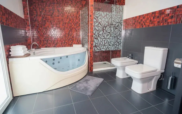 Chalet con Piscina Privada y Vistas