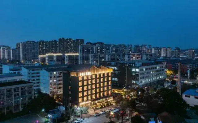 Yibo Yunxi Hotel (Jiujiang College Branch on Shili Avenue)