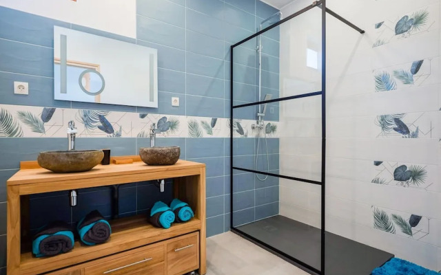 Stylish Beachside Retreat