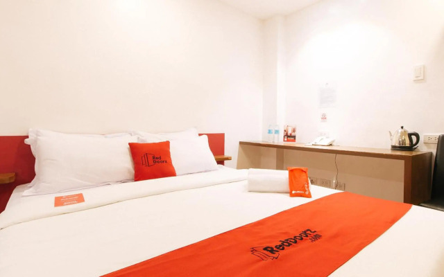 RedDoorz Plus Near Bamboo Organ Las Piñas