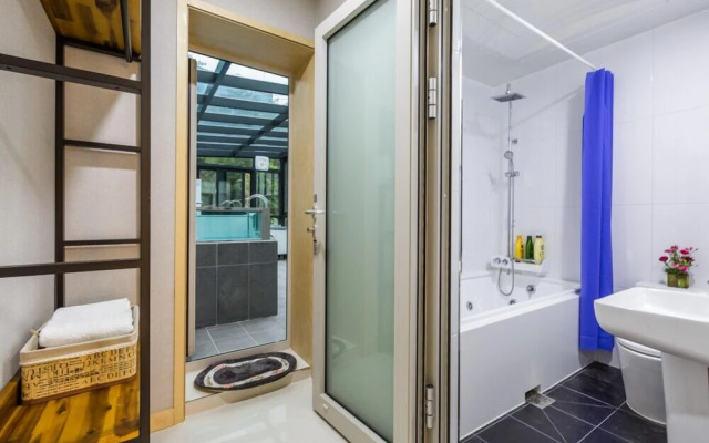 Asamo poolvilla