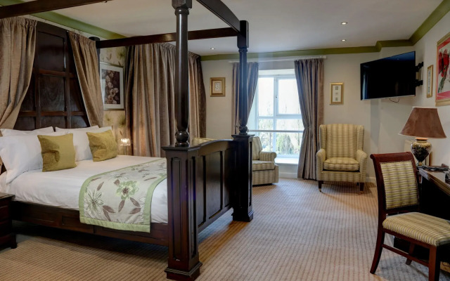 The Hillcrest Hotel