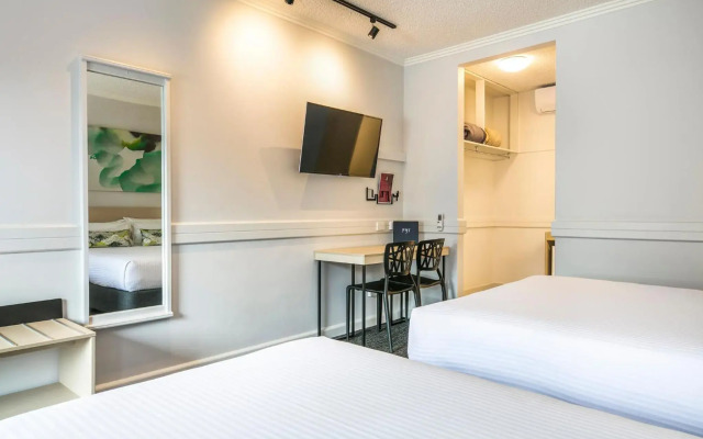 Nightcap at Matthew Flinders Hotel