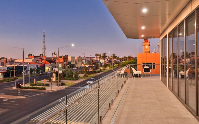 Indulge Apartments City View Penthouses