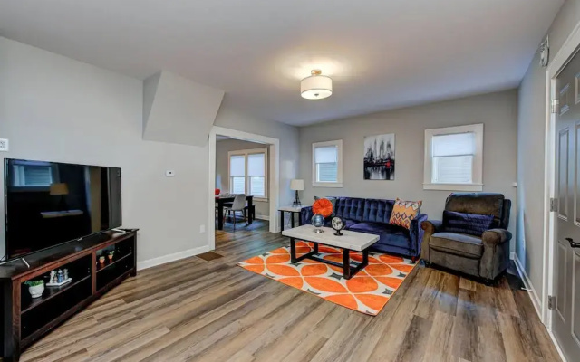 Chic Spacious Downtown Retreat