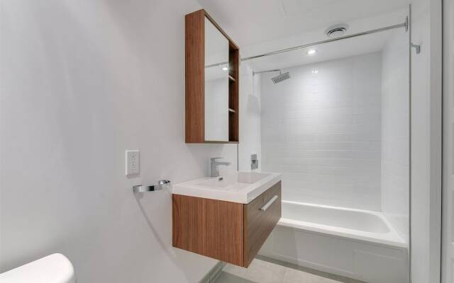 Two Bedroom Condo in the Plateau  by Namastay