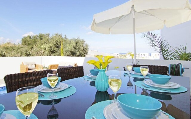 Caren Paralimni in Paralimni