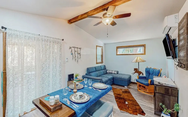 1BR Dog-friendly Lakefront Cabin w/ Canoes