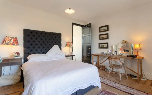 3 Bedroom House With Garden in London Fields