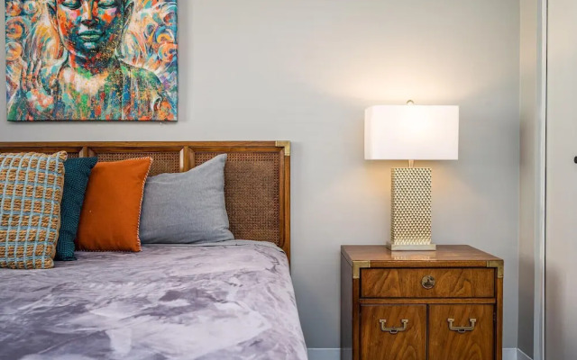 ATL Downtown 2B Condo with Free Parking