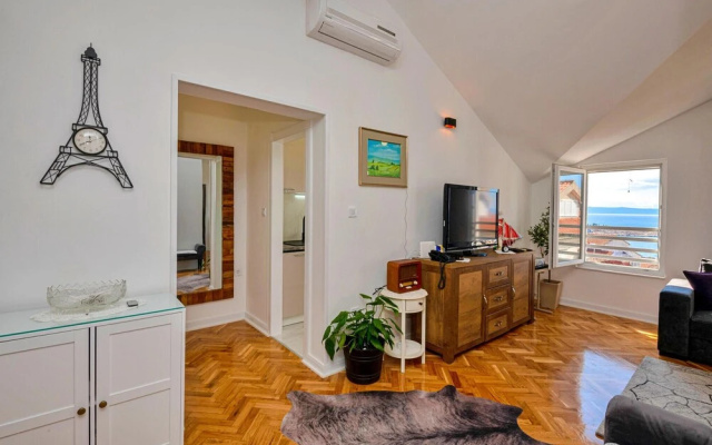 Beautiful Apartment in Makarska With Wifi and 2 Bedrooms