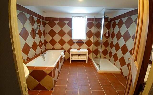 Le Mas Des Flaneraies