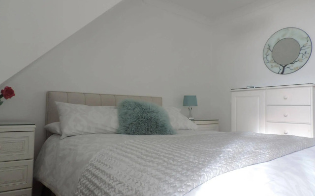 Sea Breeze Apartment