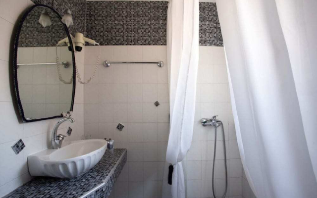 Argo Hotel Studios