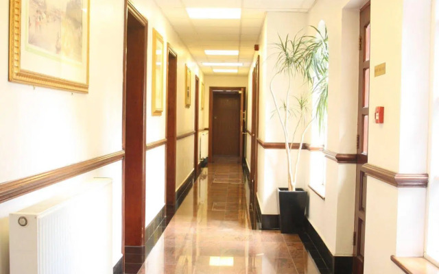 Kings Paget Hotel