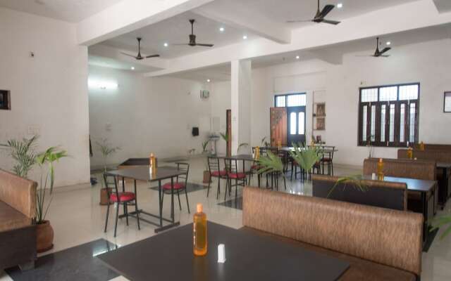 OYO 11743 Hotel Shree Krishna