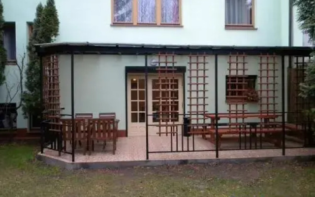 Willa Karis Pokoje Gościnne