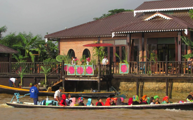 Thanakha Inle Hotel