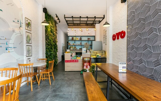 Oyo 321 393 Hostel