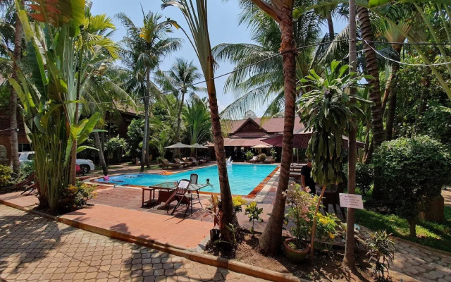 Sam Moon's Hotel Angkor Wooden House