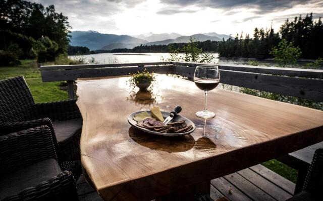 Skeena River House Bed & Breakfast