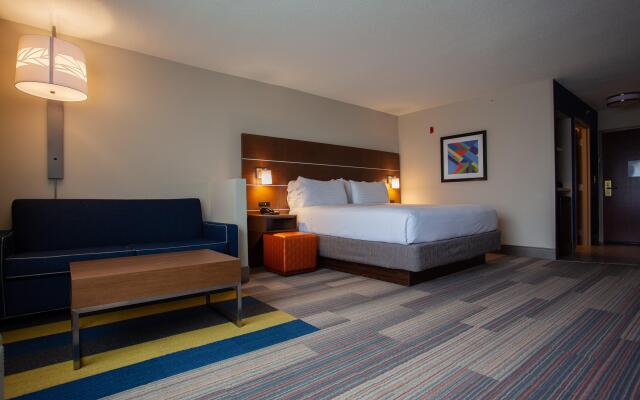 Holiday Inn Express & Suites Atlanta N-Perimeter Mall Area