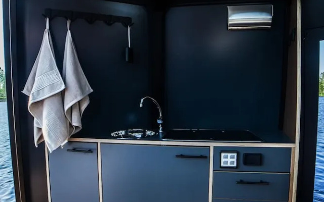 SnowLounge AuroraHut GlasIgloos IceHotel