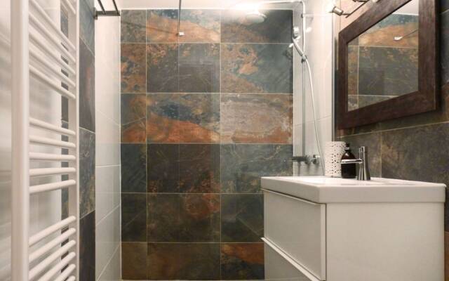 Ferm6 - 6-6p-5chbres-3sdb-120m?-10 / 12pers-valloire