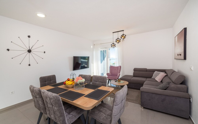 Apartment Vista Mare 1 With Heated Pool