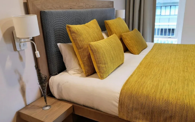 Urban Oasis ApartHotel