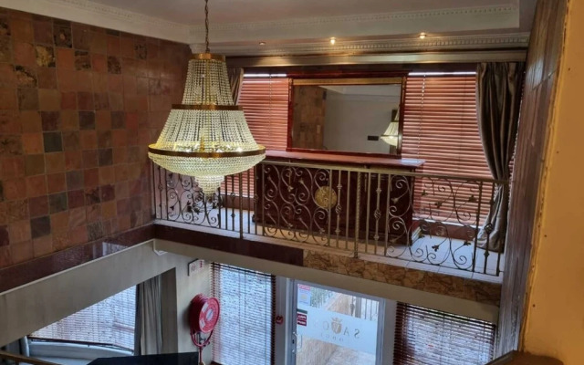 Savoy Lodge - Room With Breakfast Included