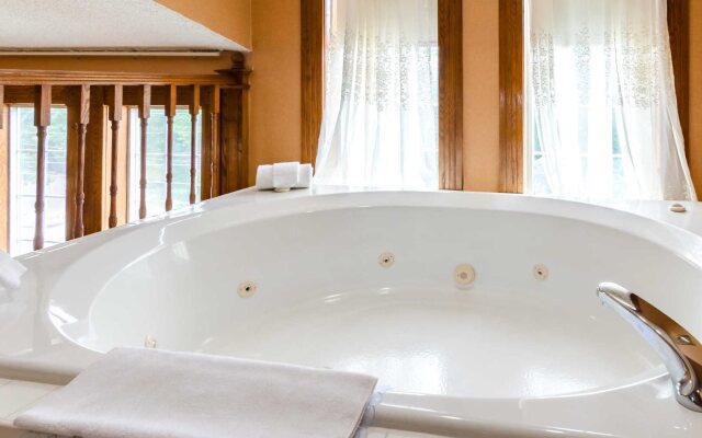 Econo Lodge Inn & Suites Oconto