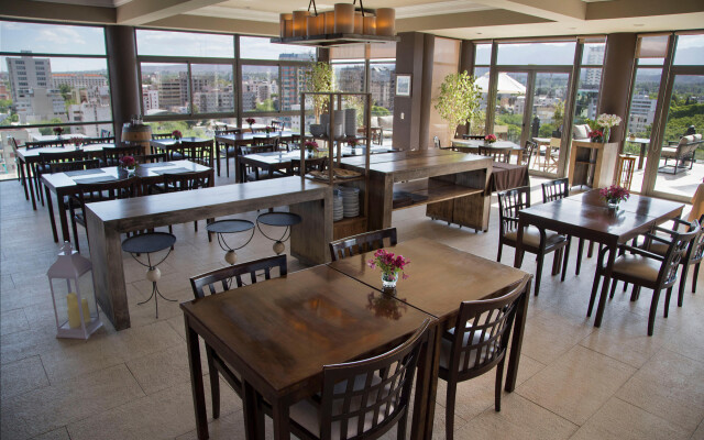 Premium Tower Suites