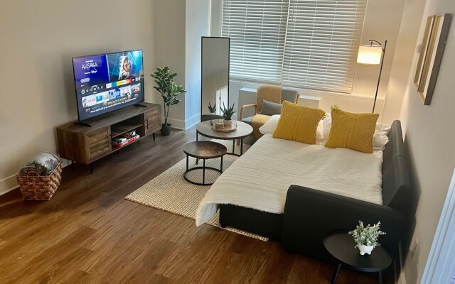 Reagan Airport Apartment