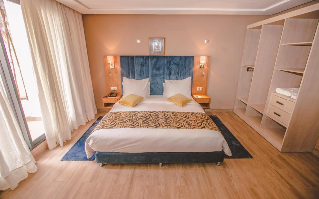 New Art's DownTown Hotel
