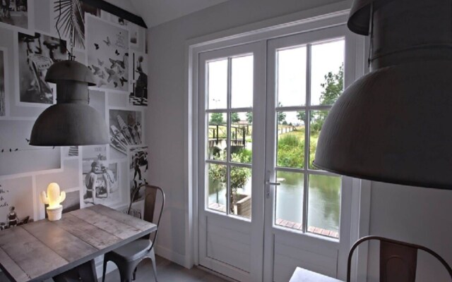 Gorgeous Riverside Chalet in Cothen