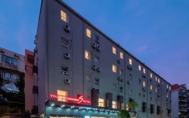Youth Sunny Car Hotel
