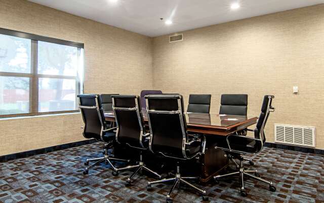 Comfort Suites NW Dallas Near Love Field